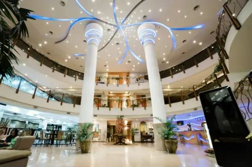 Pinnacle Hotel and Suites