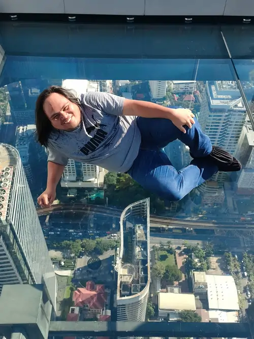 kenn is happy in maha nakahon