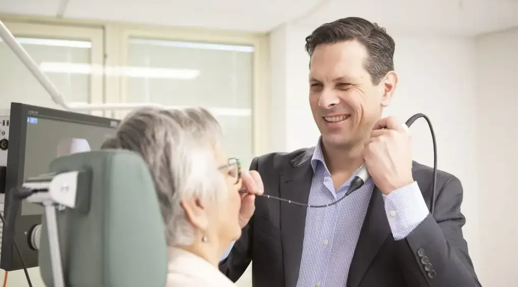 Dr. Brett Leavers sinus specialist clinic in Darlinghurst Sydney Australia