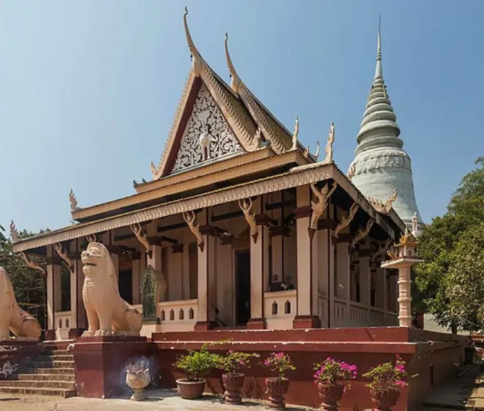 wat phnom temple